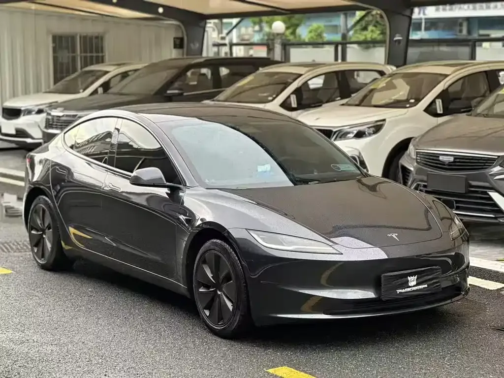 Tesla Model 3 — фото 4