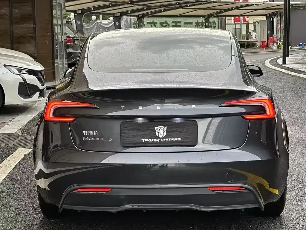 Tesla Model 3 — фото 8