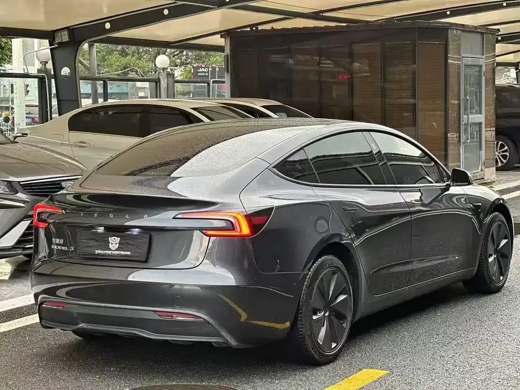 Tesla Model 3 — фото 7