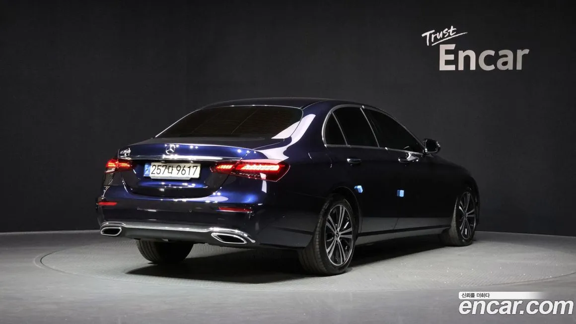 Mercedes-Benz E-Class — фото 2