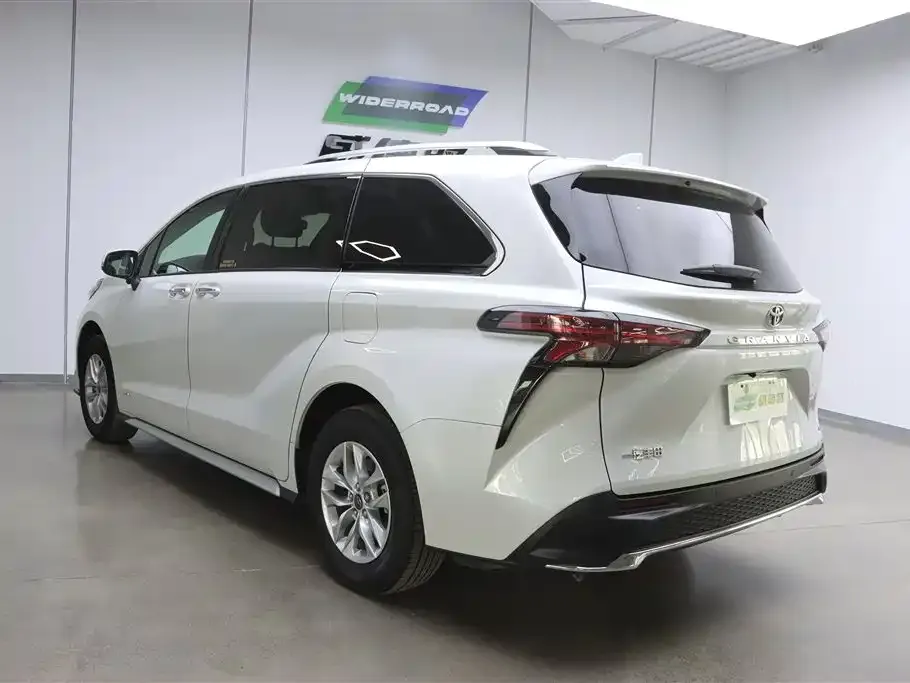 Toyota Granvia — фото 3