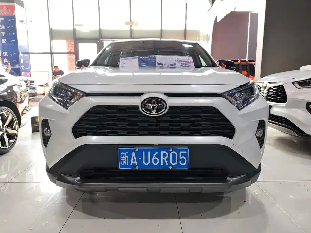 Toyota RAV4 — фото 3