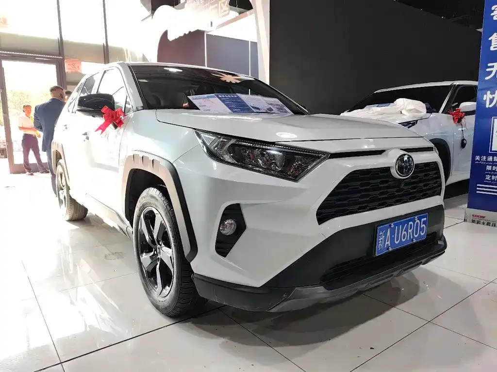 Toyota RAV4 — фото 5