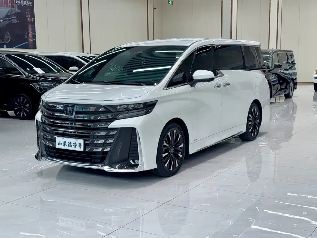 Toyota Vellfire — фото 1