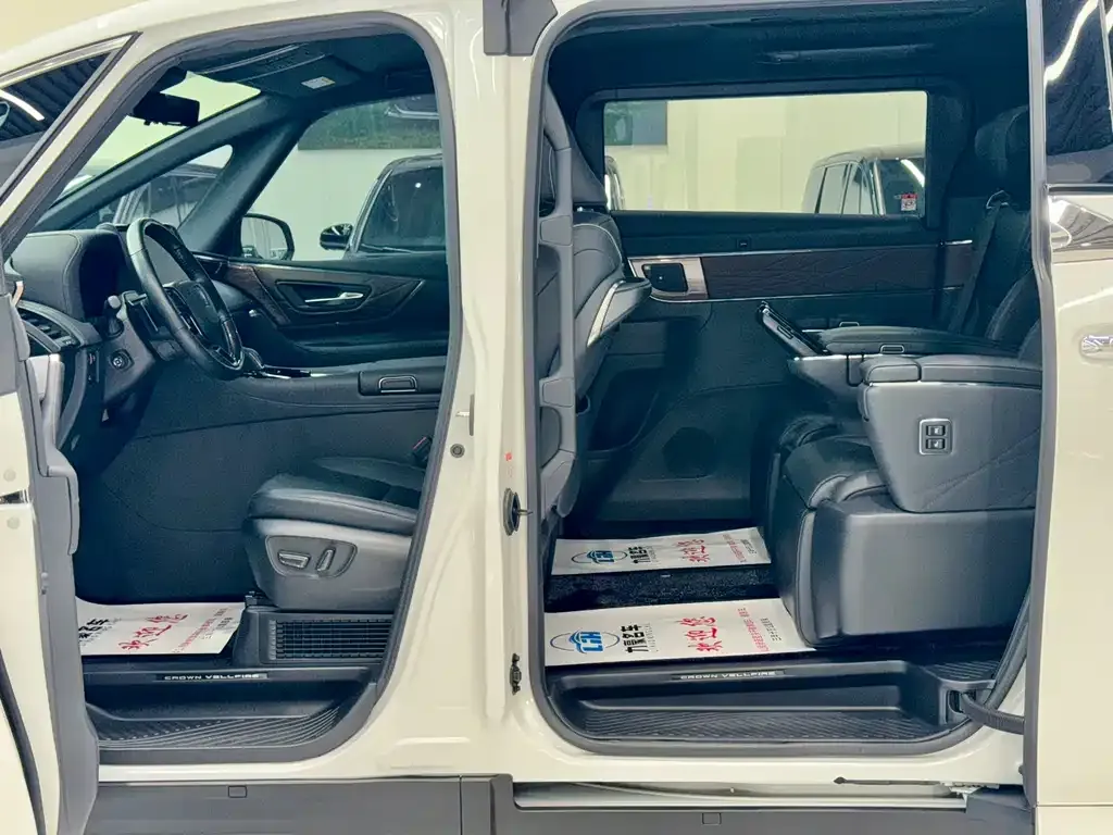 Toyota Vellfire — фото 6