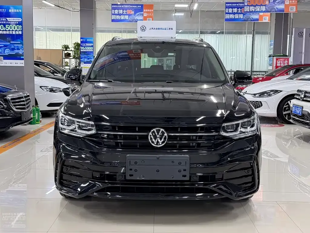 Volkswagen Tiguan L — фото 8