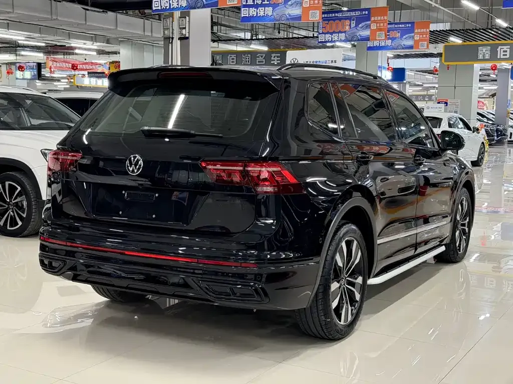 Volkswagen Tiguan L — фото 7