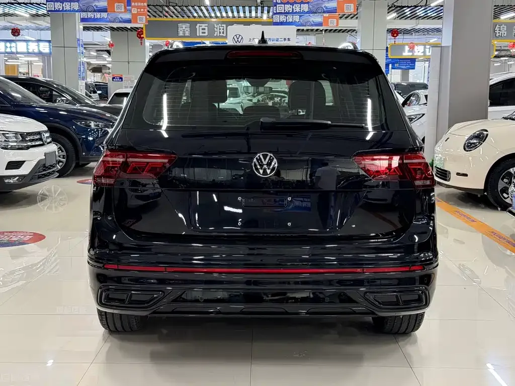 Volkswagen Tiguan L — фото 10
