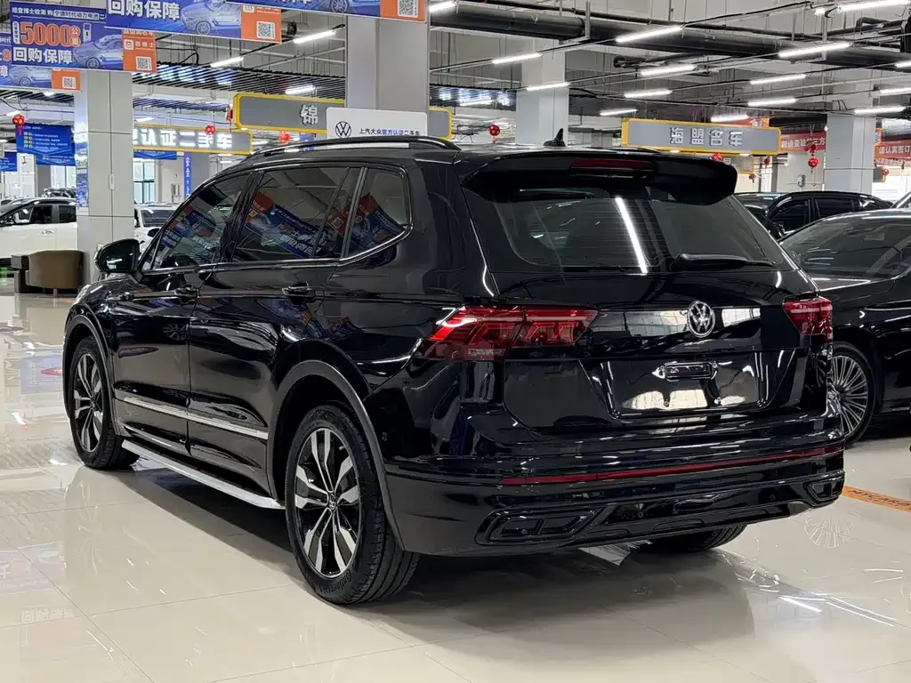Volkswagen Tiguan L — фото 5