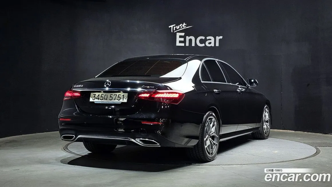 Mercedes-Benz E-Class — фото 4
