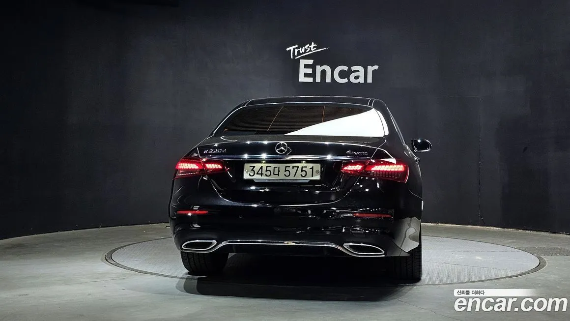 Mercedes-Benz E-Class — фото 10