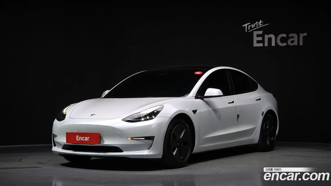 Tesla Model 3 — фото 1
