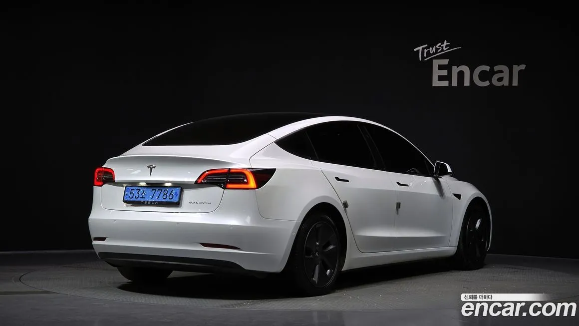 Tesla Model 3 — фото 3