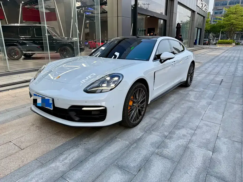 Porsche Panamera — фото 1