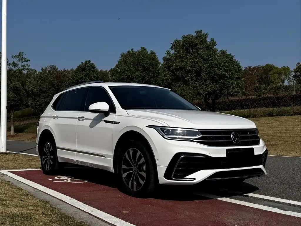 Volkswagen Tiguan L — фото 9