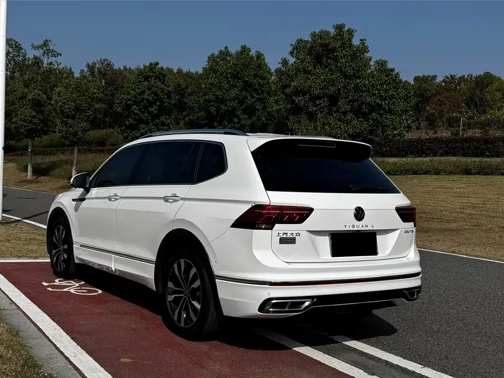 Volkswagen Tiguan L — фото 4