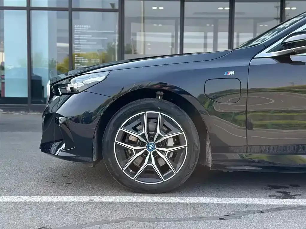 BMW i5 — фото 9