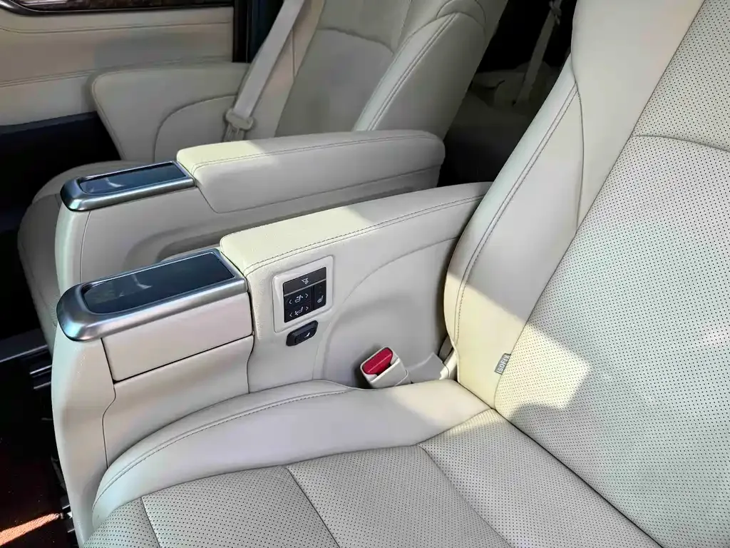 Toyota Alphard — фото 9