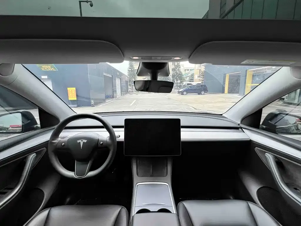 Tesla Model Y — фото 4