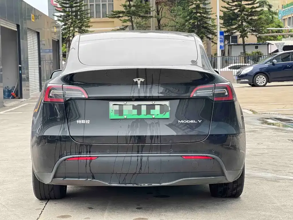 Tesla Model Y — фото 7