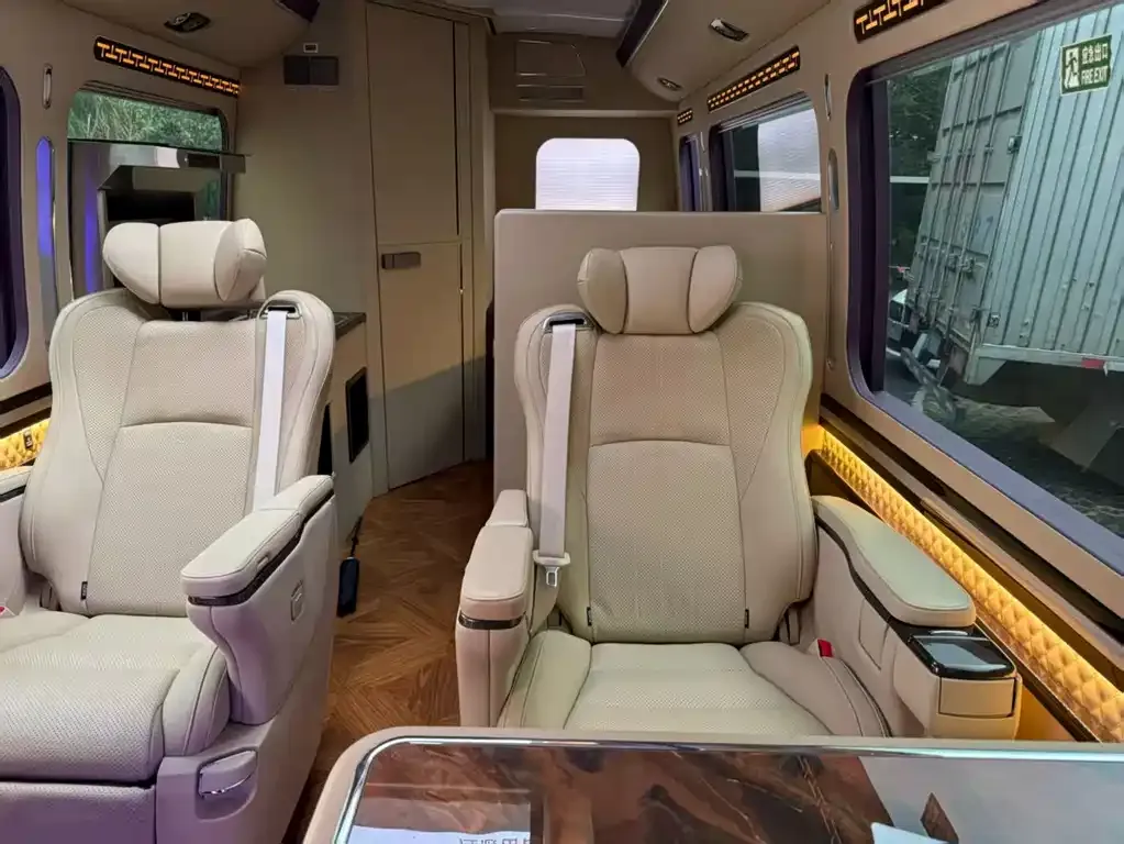 Toyota Coaster 2023 из CN, фото 6
