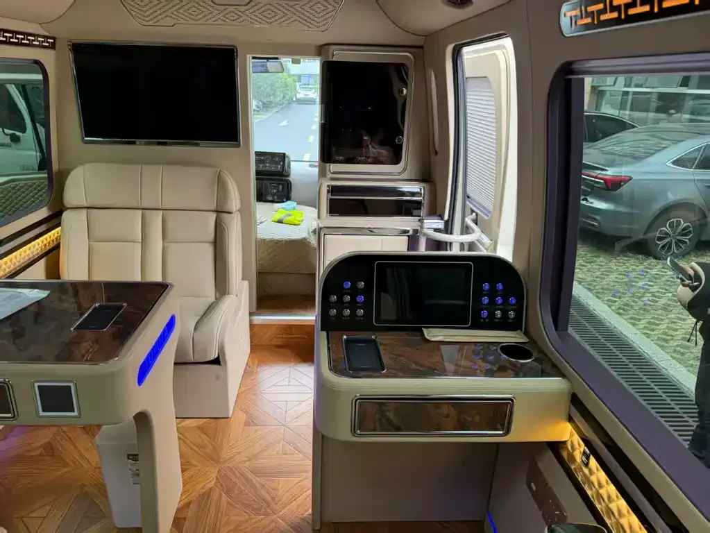 Toyota Coaster 2023 из CN, фото 3
