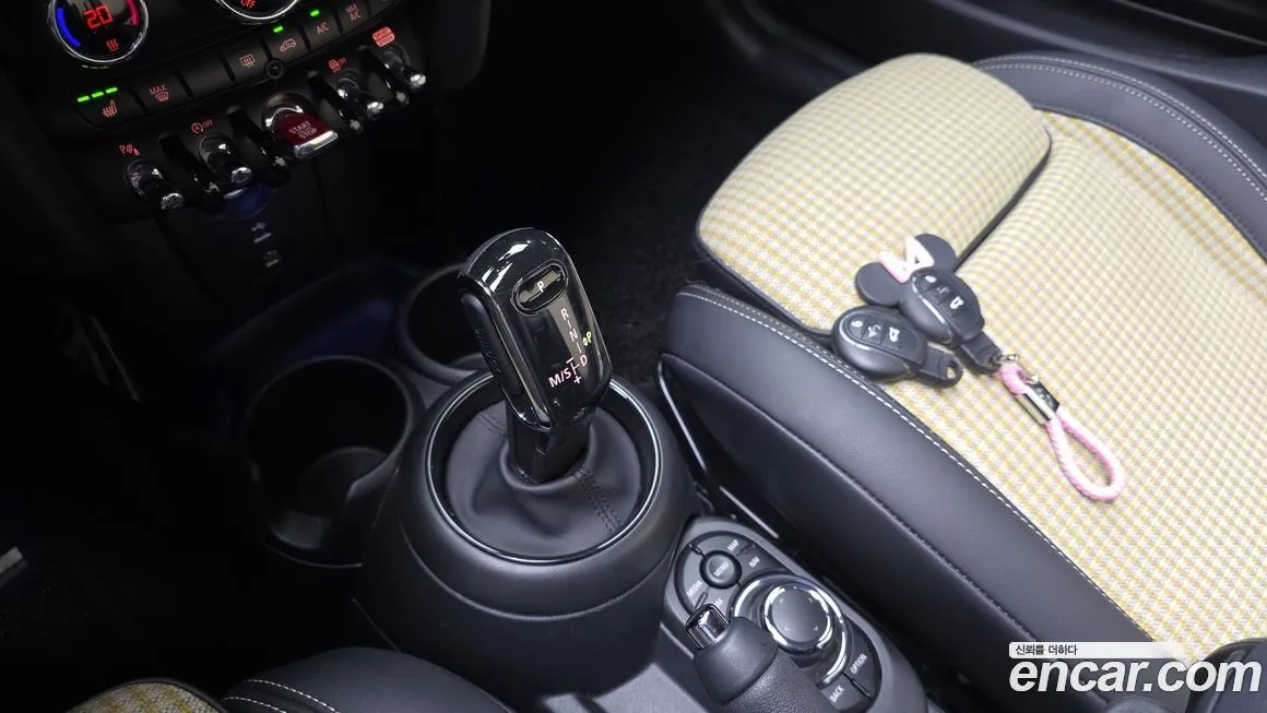 Mini Cooper Convertible 2024 из KR, фото 8