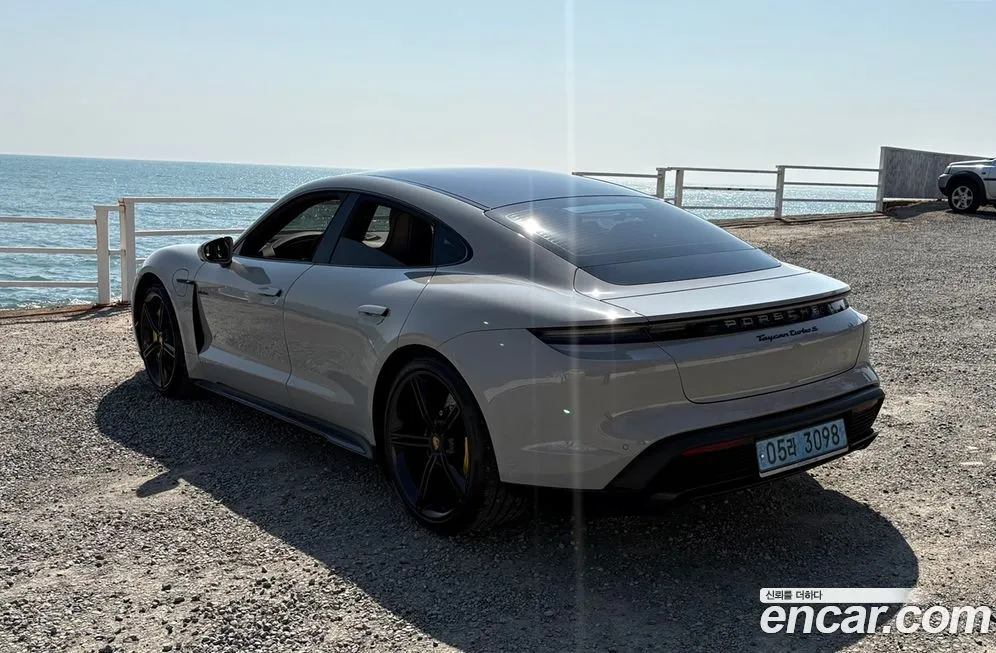 Porsche Taycan 2023 из KR, фото 10
