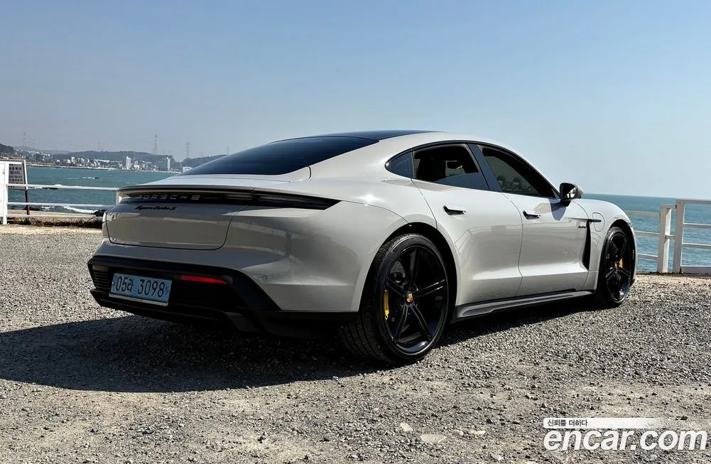 Porsche Taycan 2023 из KR, фото 9