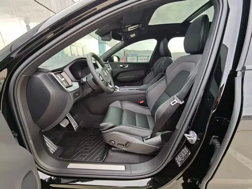 Volvo XC60 2026 из CN, фото 4