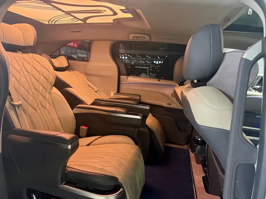 Toyota Sienna — фото 2
