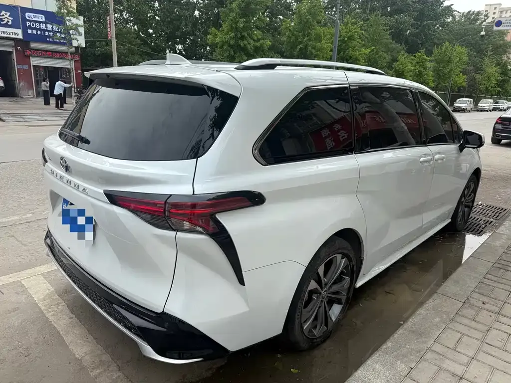 Toyota Sienna — фото 4