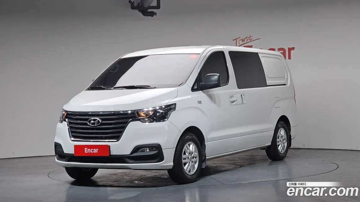 Hyundai Starex — фото 1