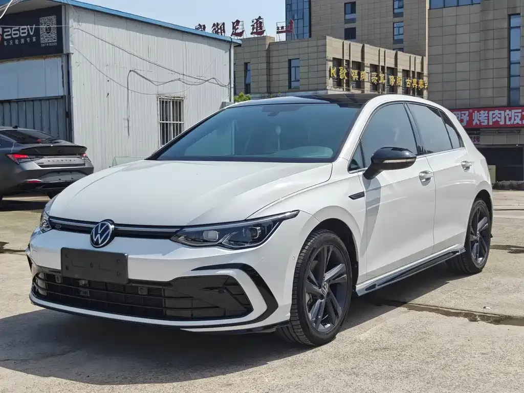 Volkswagen Golf 2023 из CN, фото 1