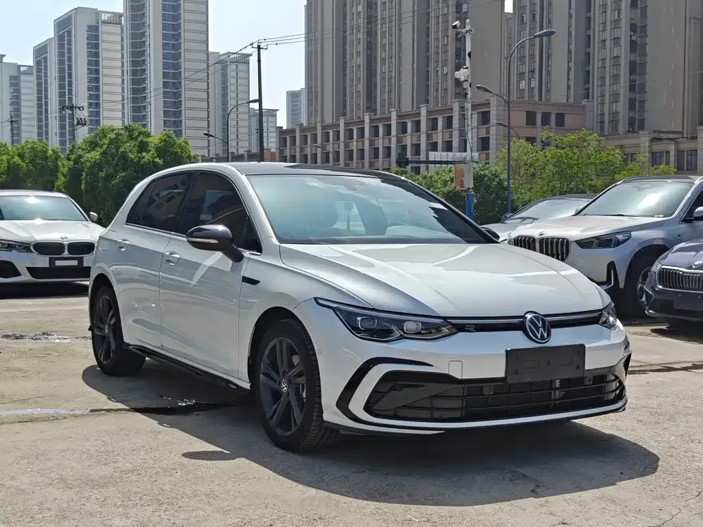 Volkswagen Golf 2023 из CN, фото 10