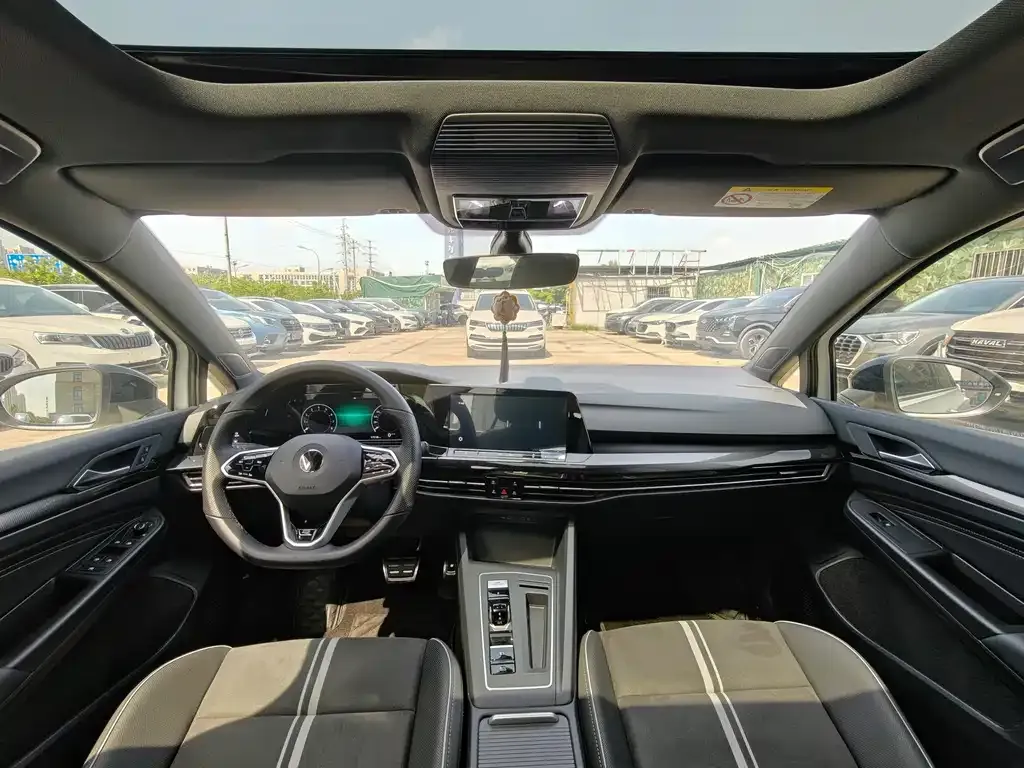Volkswagen Golf 2023 из CN, фото 6