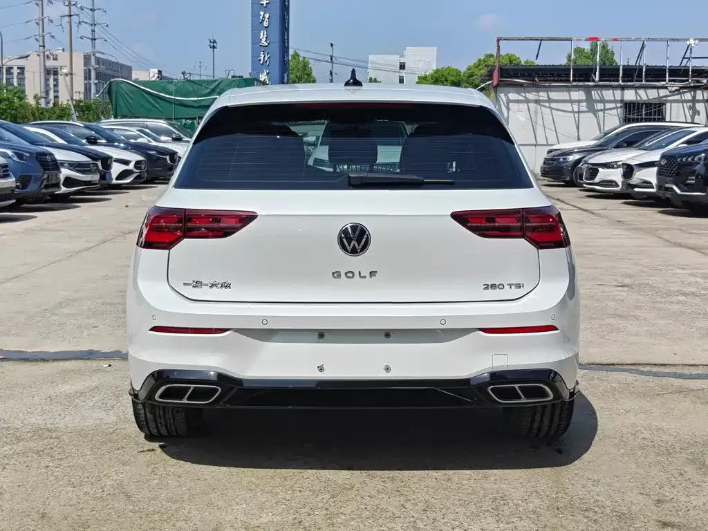 Volkswagen Golf 2023 из CN, фото 9