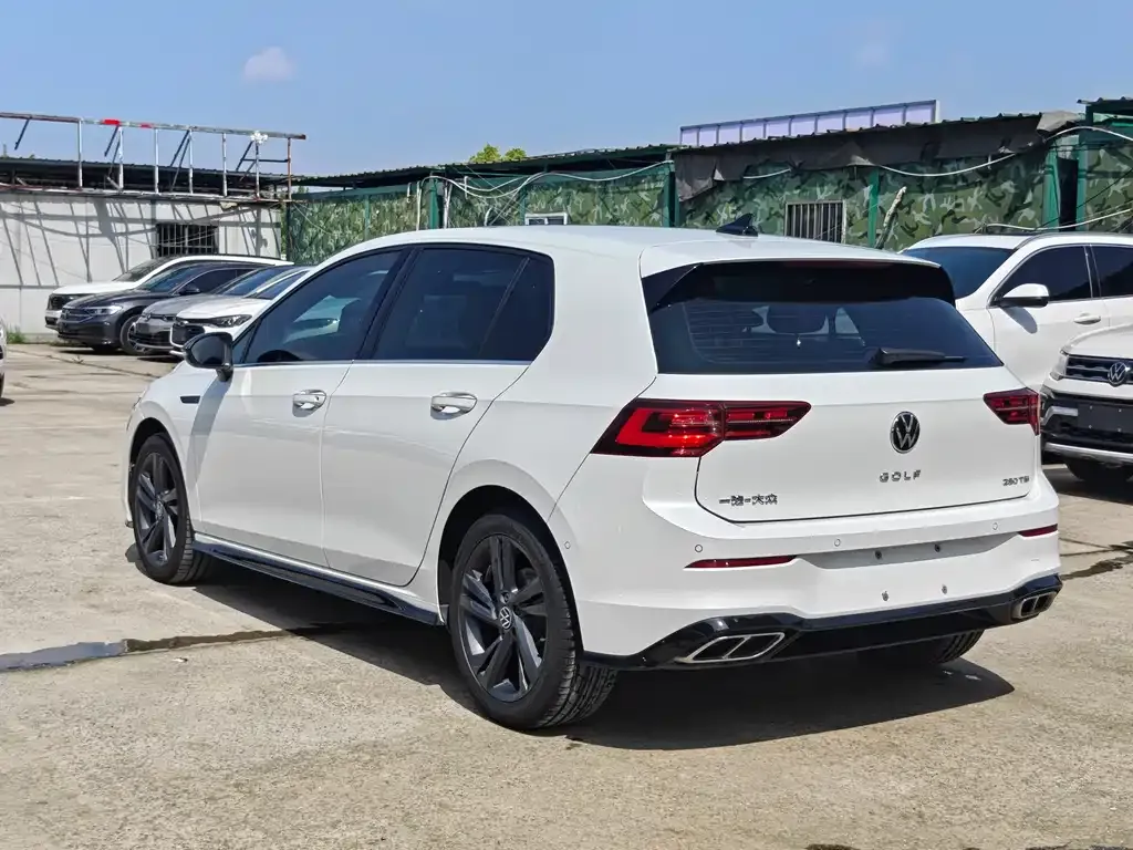 Volkswagen Golf 2023 из CN, фото 7