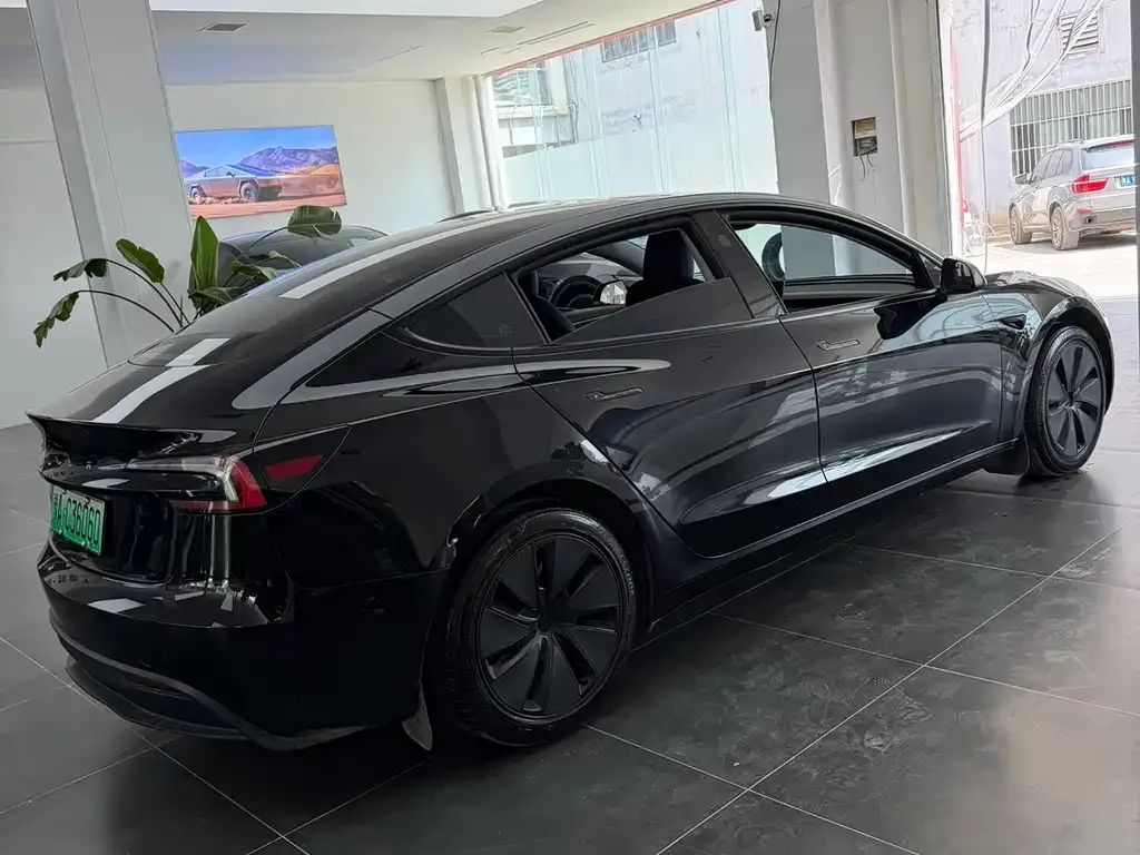 Tesla Model 3 — фото 5