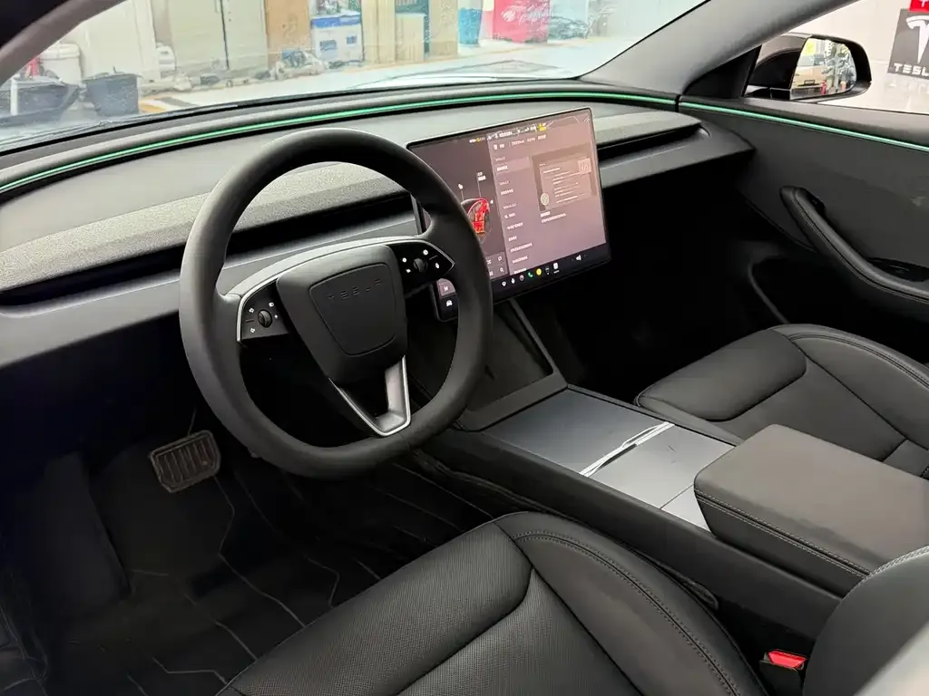 Tesla Model 3 — фото 9