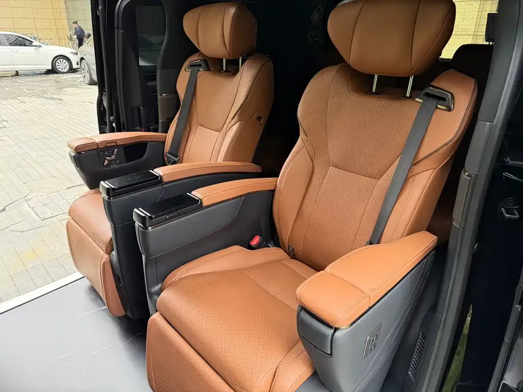Toyota Alphard — фото 5