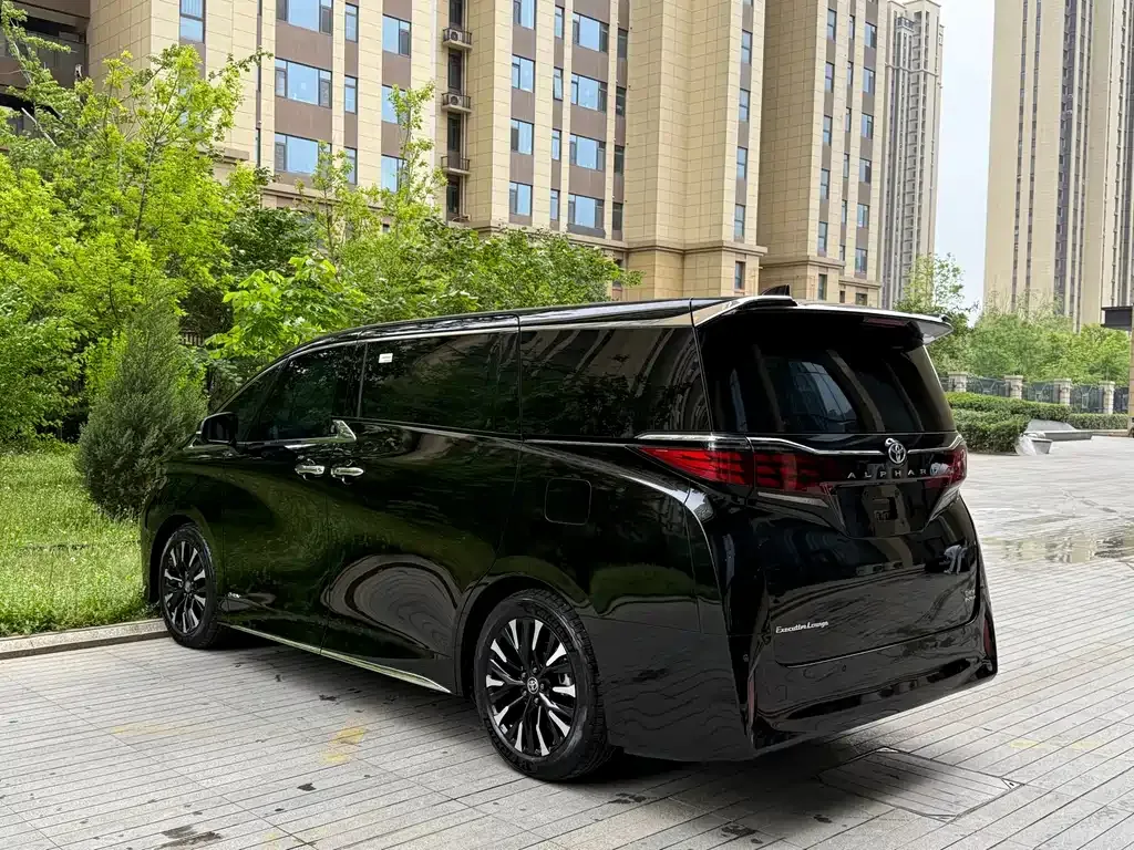 Toyota Alphard — фото 4