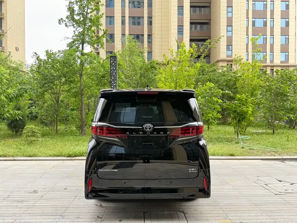 Toyota Alphard — фото 9