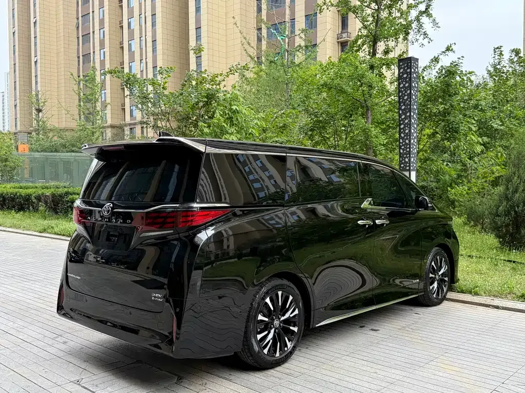 Toyota Alphard — фото 7