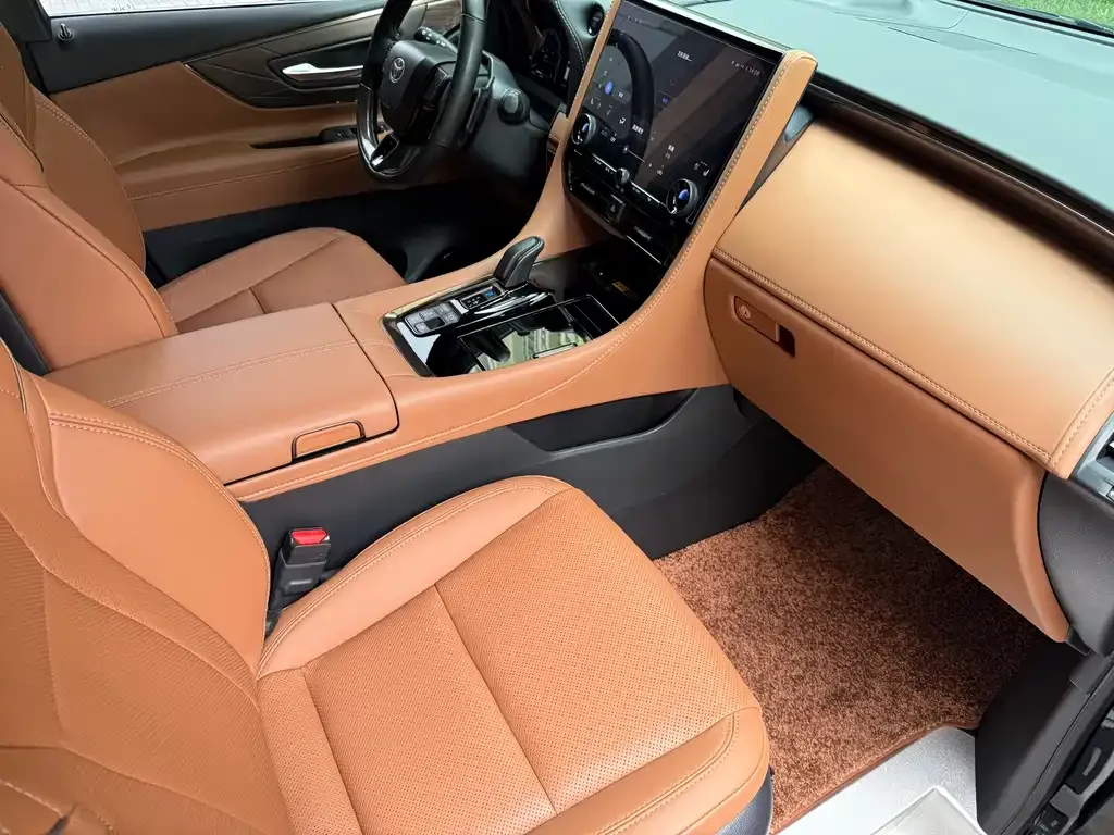 Toyota Alphard — фото 2