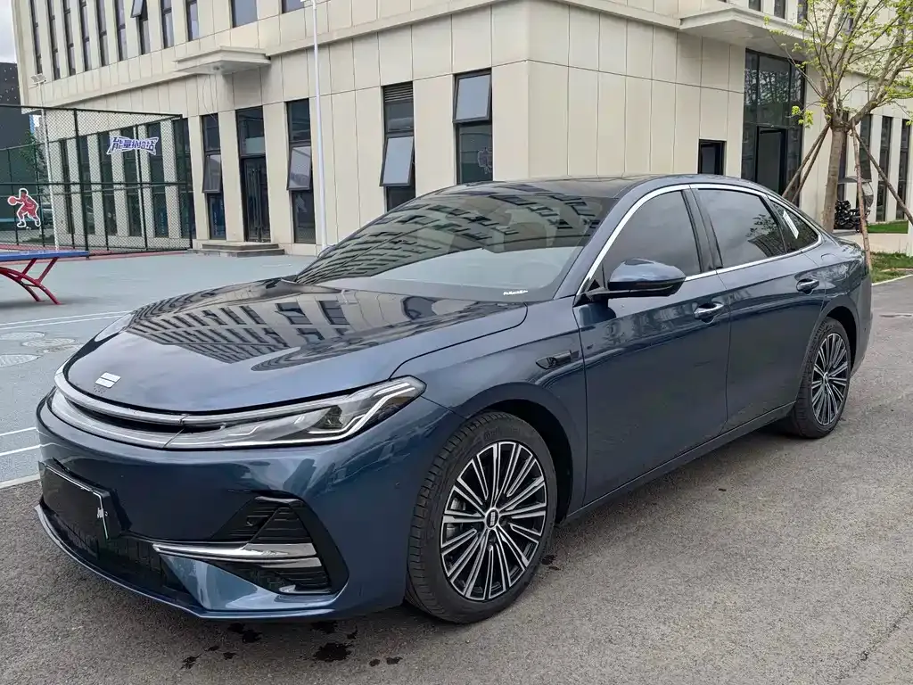 Geely Galaxy A7 — фото 1