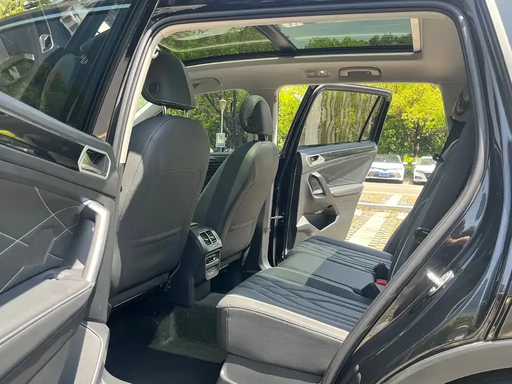 Volkswagen Tiguan L 2023 из CN, фото 2