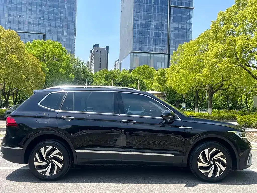 Volkswagen Tiguan L 2023 из CN, фото 9