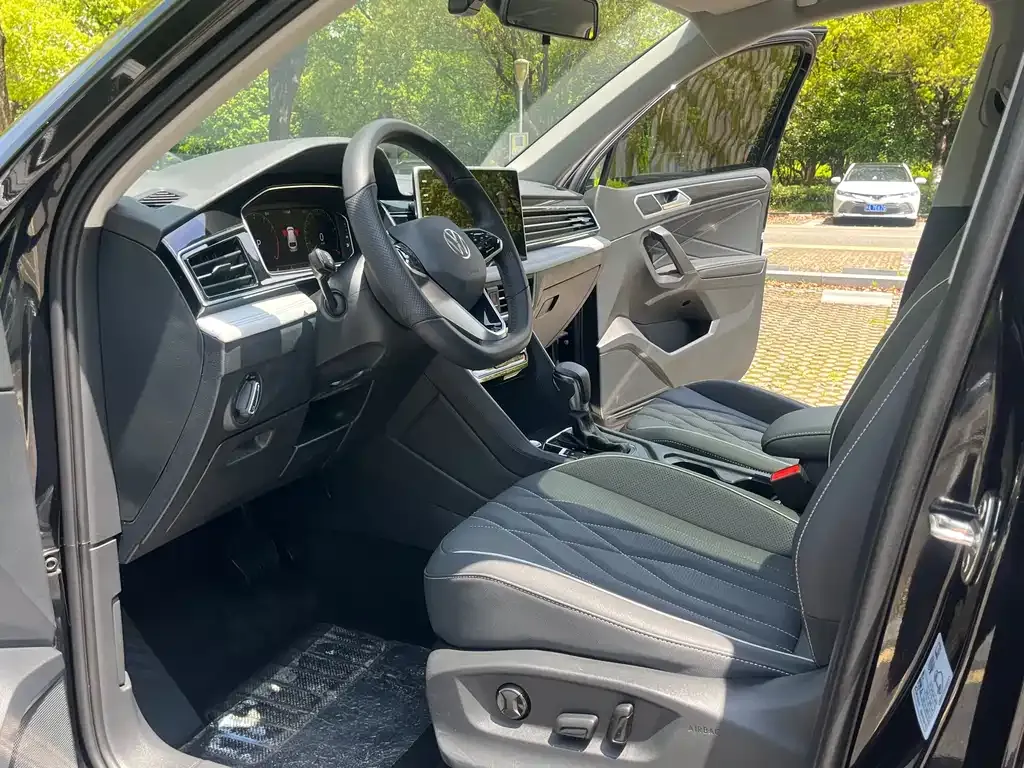 Volkswagen Tiguan L 2023 из CN, фото 3