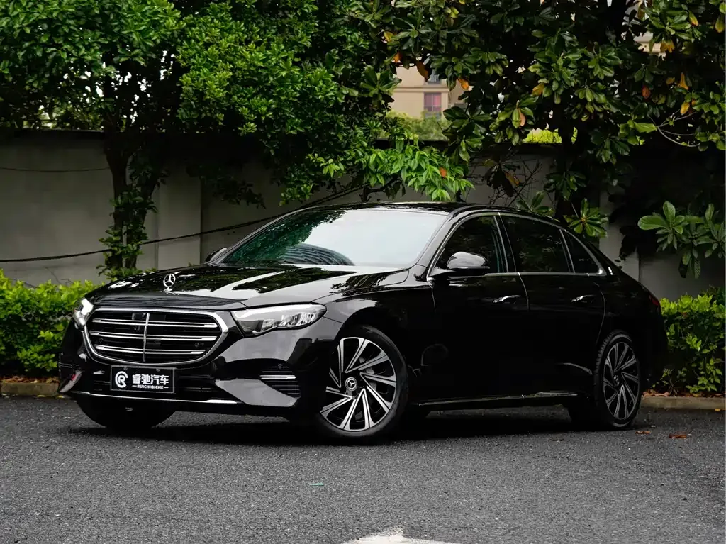 Mercedes-Benz E-Class — фото 1